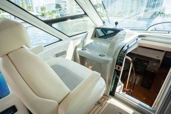 Raw Sea Lady 60ft Sea Ray Yacht For Sale
