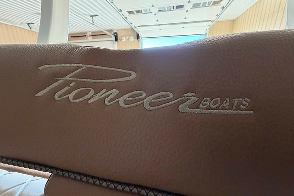 27ft Pioneer Yacht For Sale