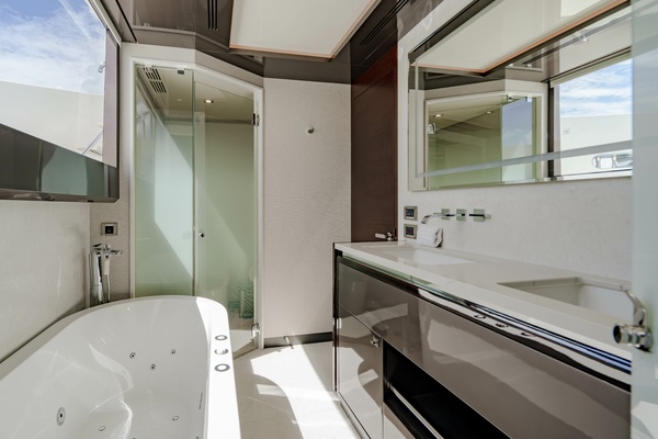 M Y 12 102ft Ocean Alexander Yacht For Sale