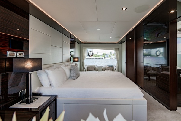 M Y 12 102ft Ocean Alexander Yacht For Sale