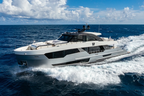 M Y 12 102ft Ocean Alexander Yacht For Sale
