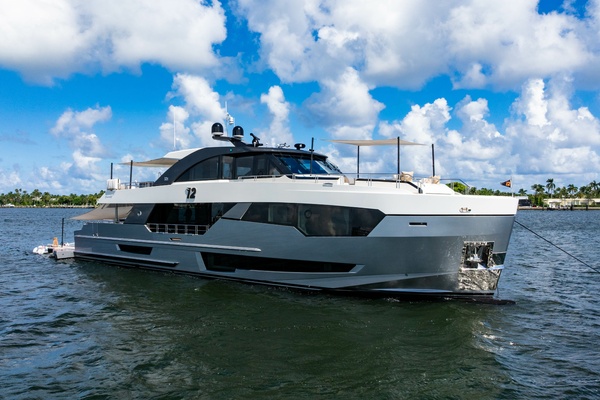 M Y 12 102ft Ocean Alexander Yacht For Sale
