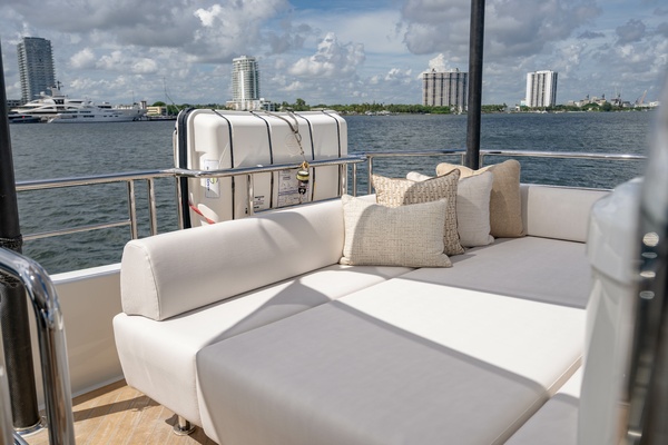 M Y 12 102ft Ocean Alexander Yacht For Sale