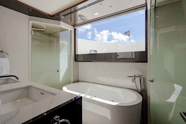 M Y 12 102ft Ocean Alexander Yacht For Sale