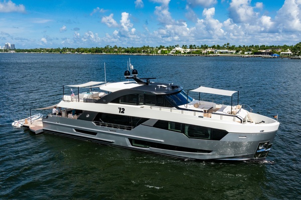 M Y 12 102ft Ocean Alexander Yacht For Sale