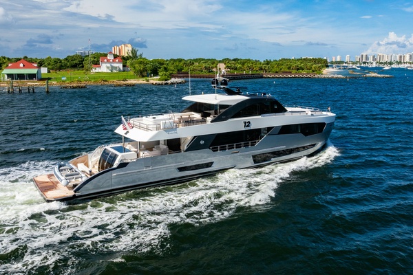 M Y 12 102ft Ocean Alexander Yacht For Sale