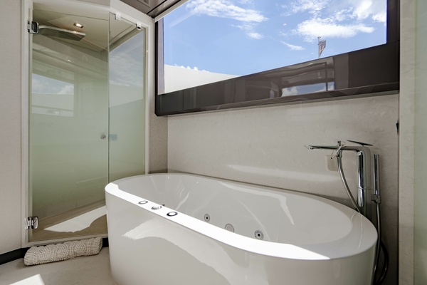 M Y 12 102ft Ocean Alexander Yacht For Sale