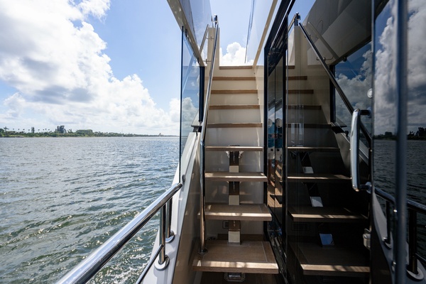 M Y 12 102ft Ocean Alexander Yacht For Sale