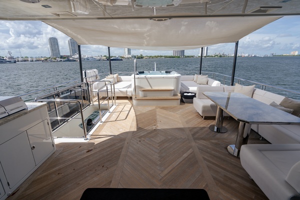 M Y 12 102ft Ocean Alexander Yacht For Sale