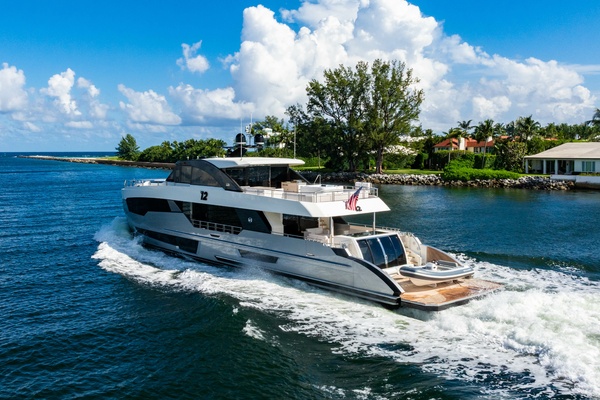 M Y 12 102ft Ocean Alexander Yacht For Sale