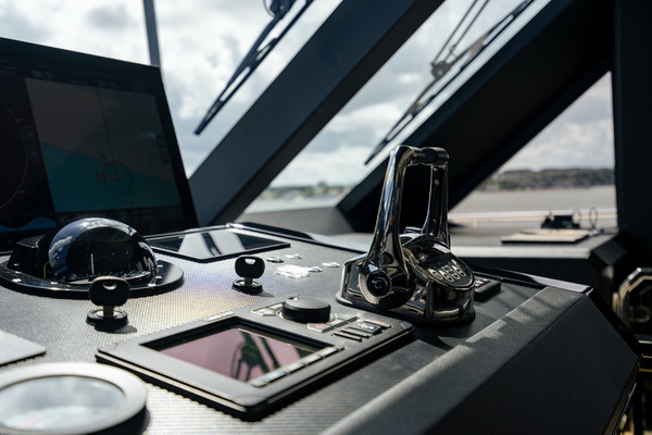 M Y 12 102ft Ocean Alexander Yacht For Sale