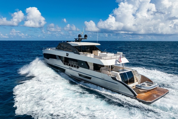 M Y 12 102ft Ocean Alexander Yacht For Sale