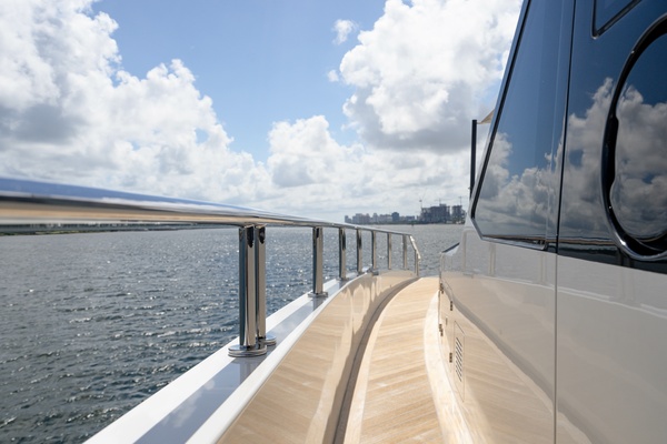 M Y 12 102ft Ocean Alexander Yacht For Sale