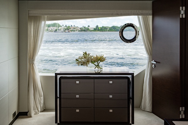 M Y 12 102ft Ocean Alexander Yacht For Sale