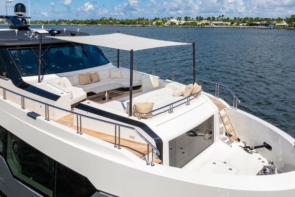 M Y 12 102ft Ocean Alexander Yacht For Sale