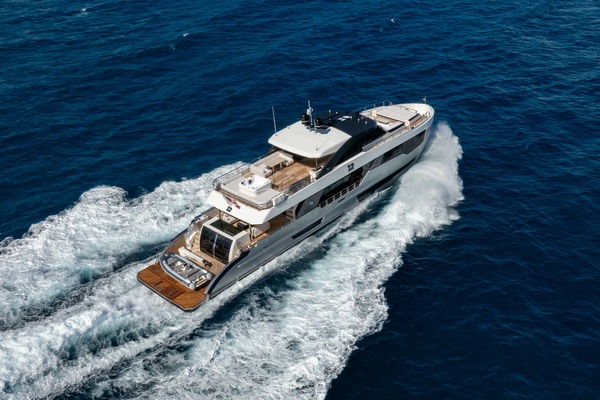 M Y 12 102ft Ocean Alexander Yacht For Sale