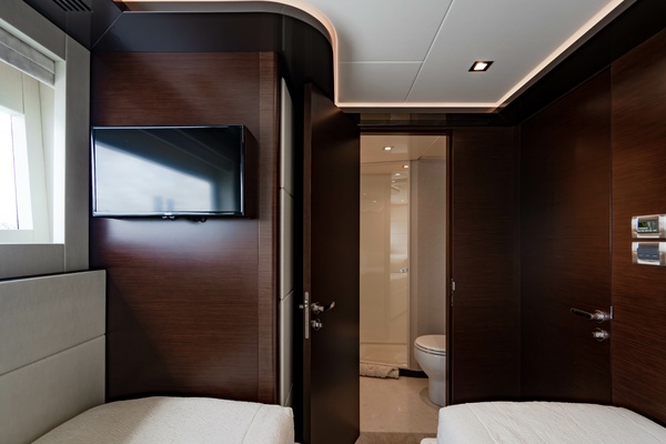 M Y 12 102ft Ocean Alexander Yacht For Sale