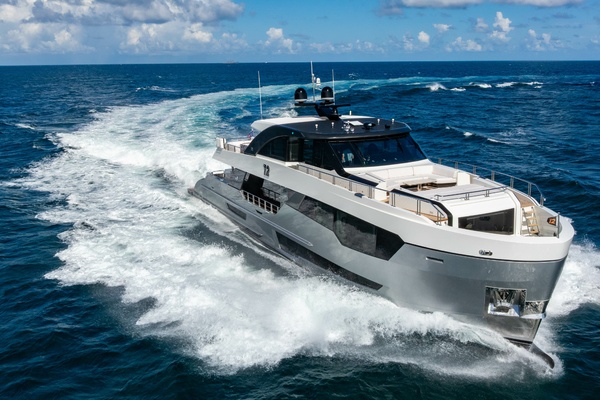 M Y 12 102ft Ocean Alexander Yacht For Sale