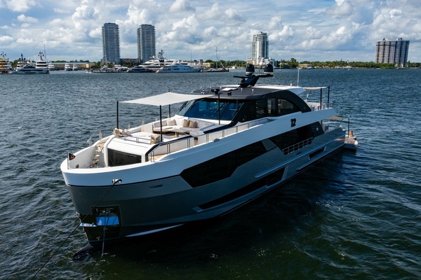 M Y 12 102ft Ocean Alexander Yacht For Sale