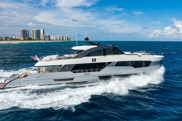 M Y 12 102ft Ocean Alexander Yacht For Sale