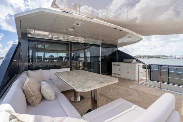 M Y 12 102ft Ocean Alexander Yacht For Sale