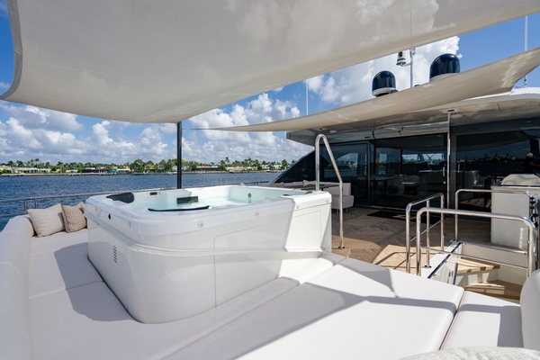 M Y 12 102ft Ocean Alexander Yacht For Sale