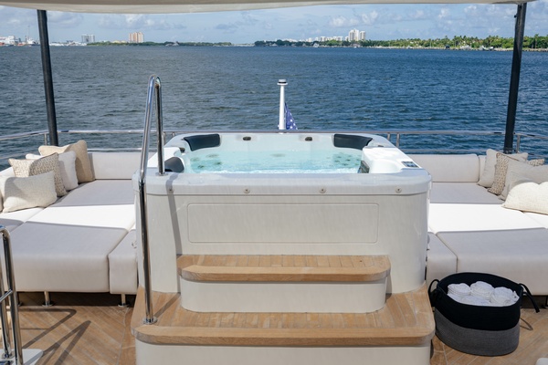 M Y 12 102ft Ocean Alexander Yacht For Sale