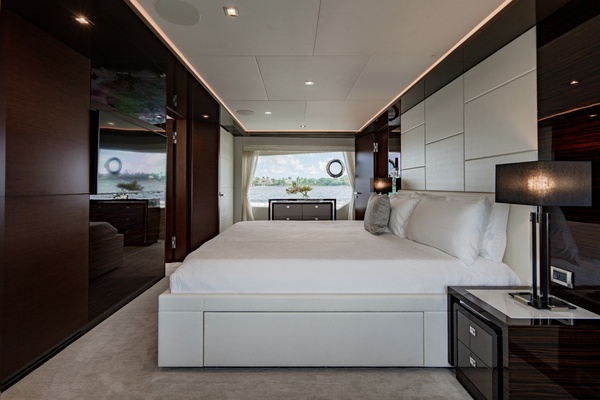 M Y 12 102ft Ocean Alexander Yacht For Sale