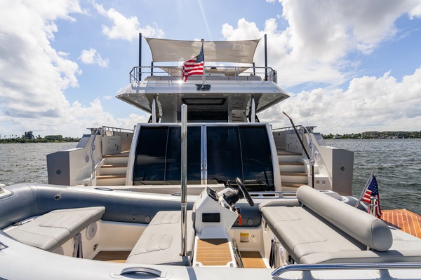 M Y 12 102ft Ocean Alexander Yacht For Sale