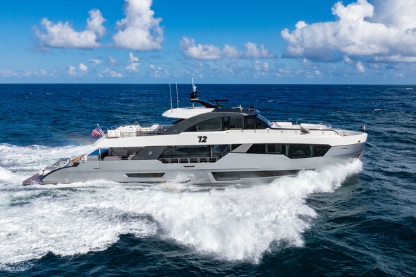 M Y 12 102ft Ocean Alexander Yacht For Sale