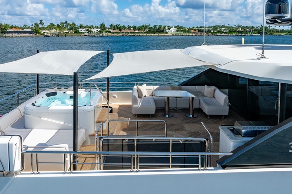 M Y 12 102ft Ocean Alexander Yacht For Sale