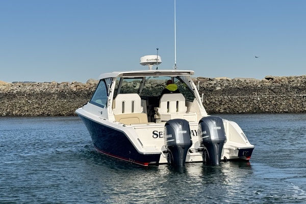 33ft Pursuit Yacht For Sale