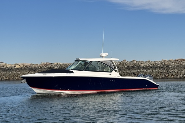 33ft Pursuit Yacht For Sale