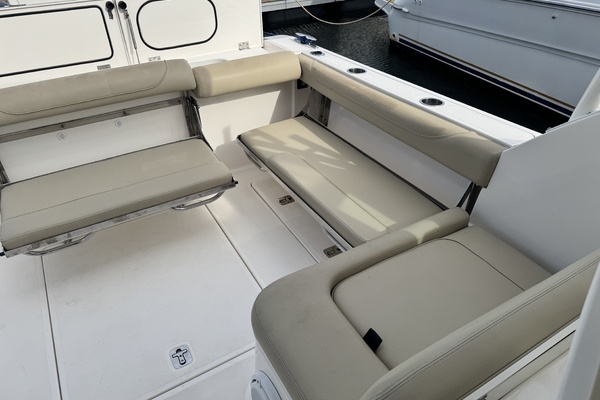 33ft Pursuit Yacht For Sale