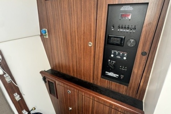 33ft Pursuit Yacht For Sale