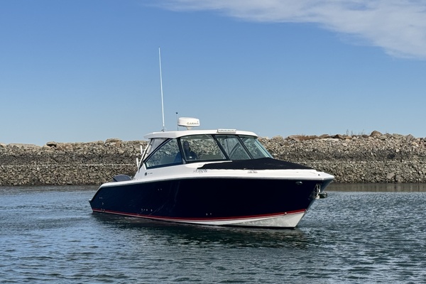 33ft Pursuit Yacht For Sale