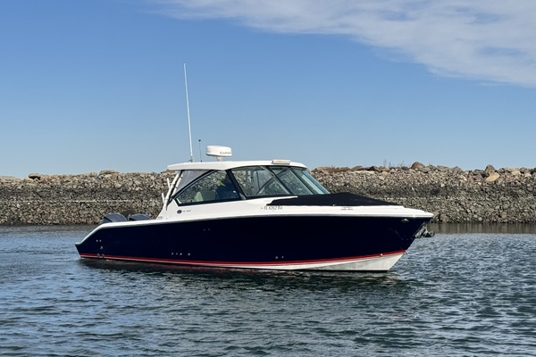 33ft Pursuit Yacht For Sale