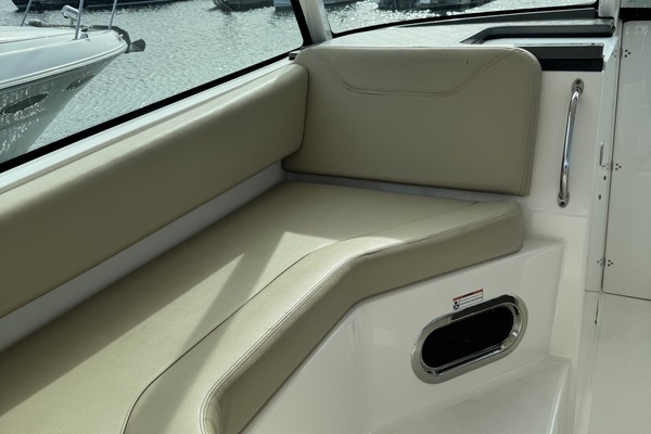 33ft Pursuit Yacht For Sale