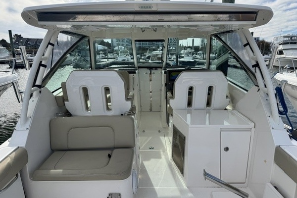 33ft Pursuit Yacht For Sale