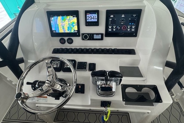 25ft Twin Vee Yacht For Sale