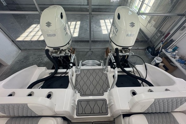 25ft Twin Vee Yacht For Sale