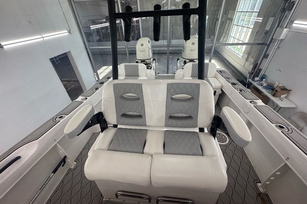 25ft Twin Vee Yacht For Sale
