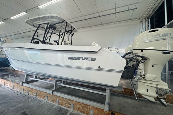 25ft Twin Vee Yacht For Sale