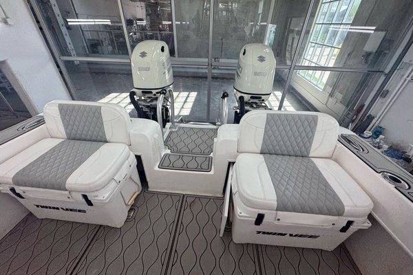25ft Twin Vee Yacht For Sale