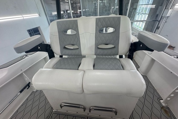 25ft Twin Vee Yacht For Sale