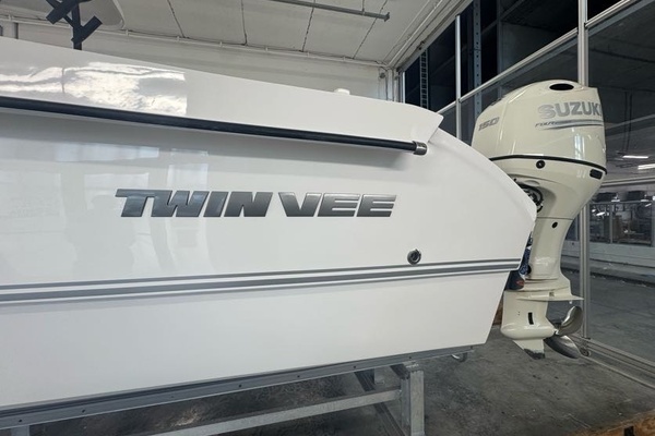 25ft Twin Vee Yacht For Sale