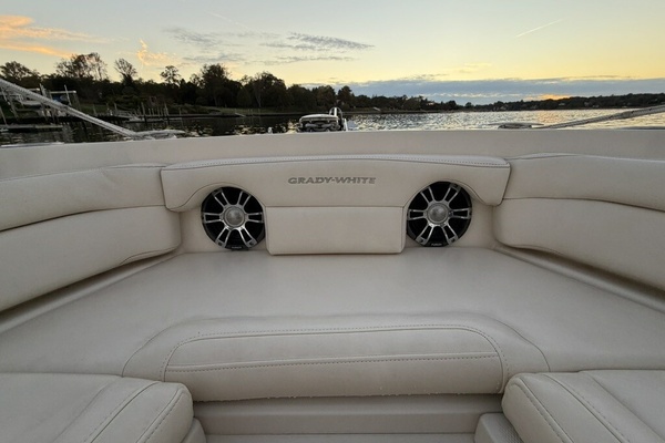 23ft Grady White Yacht For Sale