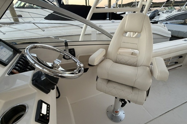 23ft Grady White Yacht For Sale