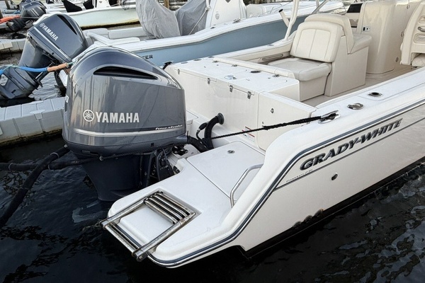 23ft Grady White Yacht For Sale