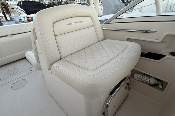 23ft Grady White Yacht For Sale